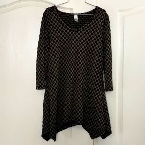 Thomas and Olivia T|O blouse top tan and black textured w/stretch size small